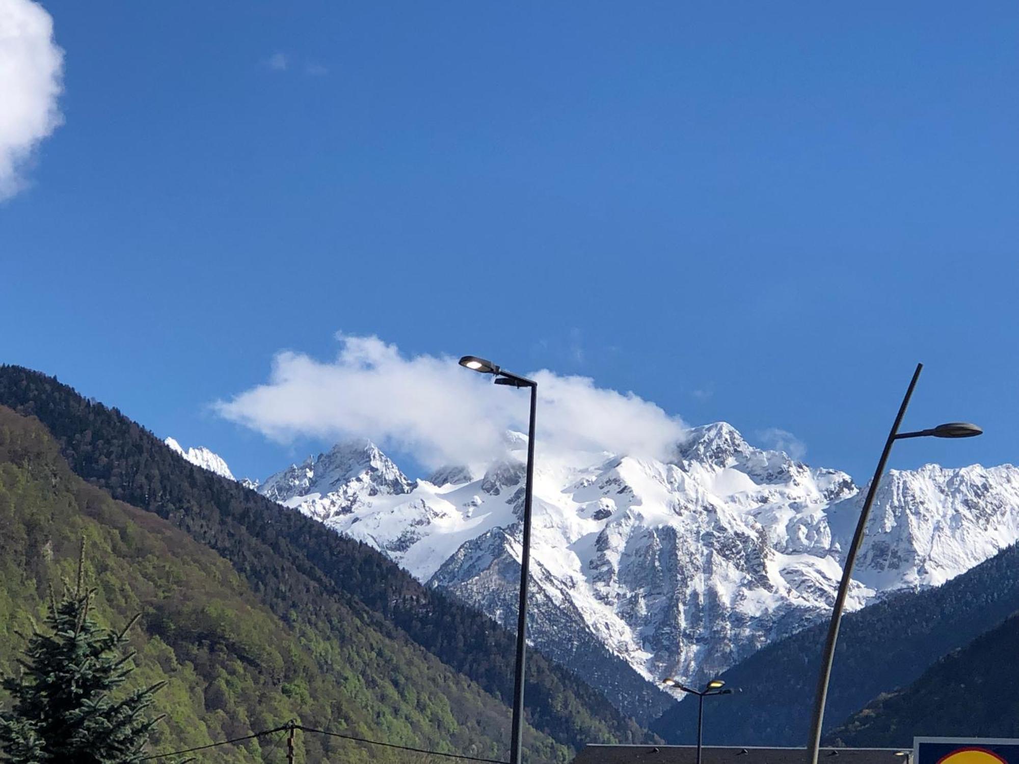 Appart T 3 Bagneres-De-Luchon Vue Montagne - Piscine Mi Juin Exterior photo